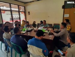 Polsek Sekotong dan Tokoh Masyarakat Desa Sekotong Tengah Bahas Isu-isu Kamtibmas di Jumat Curhat