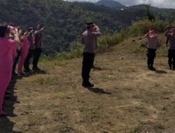 Kapolres Lombok Barat Pimpin Pengibaran Bendera di Bukit Perbatasan, Semangatkan Indonesia Maju