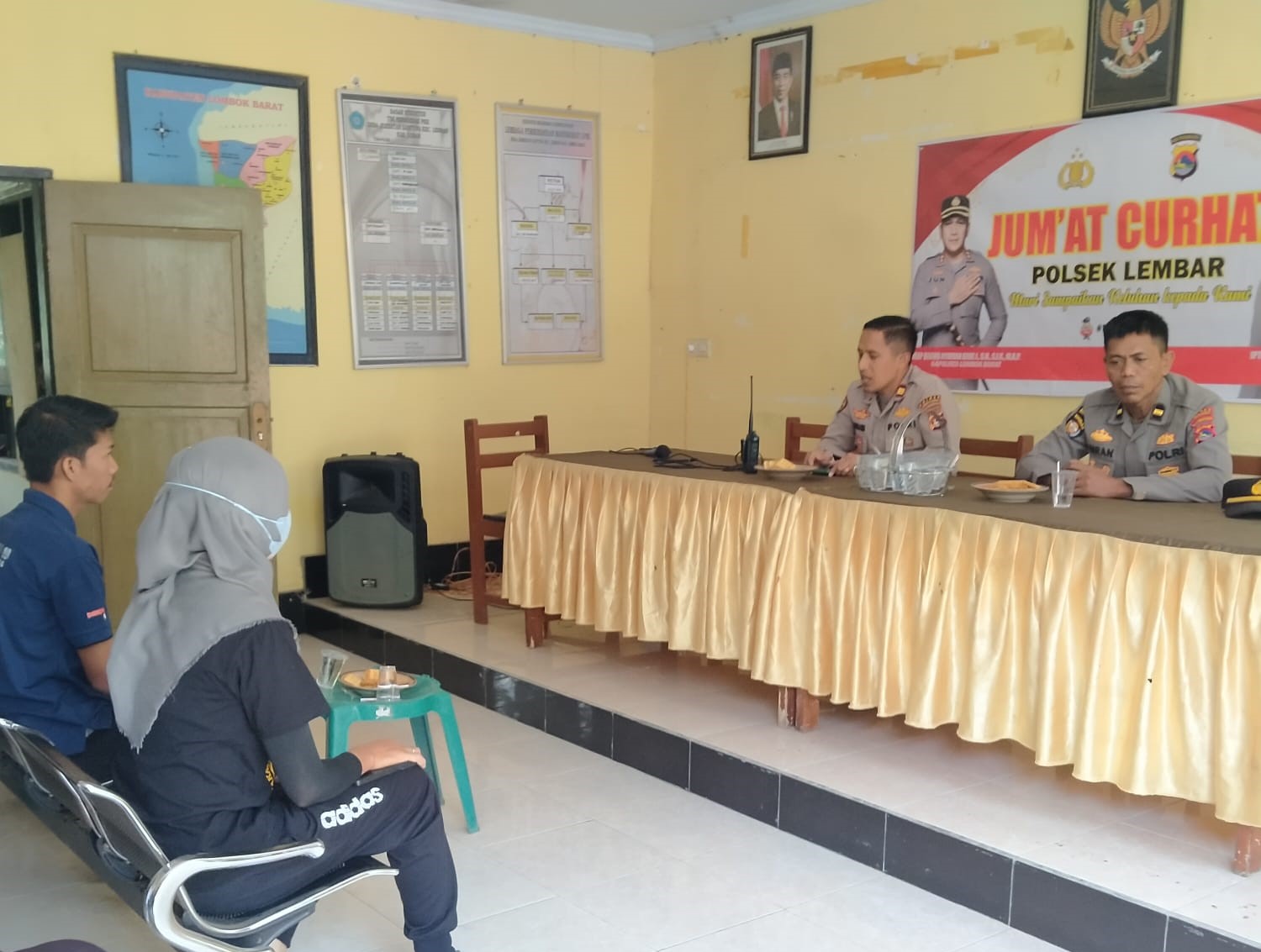 Kapolsek Lembar dan Ibu-ibu PKK Jembatan Gantung Curhat Soal Kamtibmas