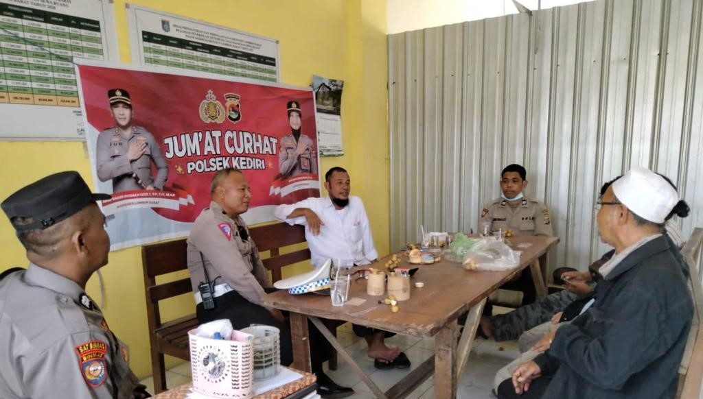 Kunjungan Jajaran Polsek Kediri ke Pasar Umum Kediri, Ini yang Dibahas dalam Jumat Curhat