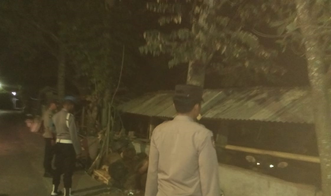 Patroli Rutin Polsek Lembar Cegah Pencurian Ternak dan Kejahatan Malam Hari