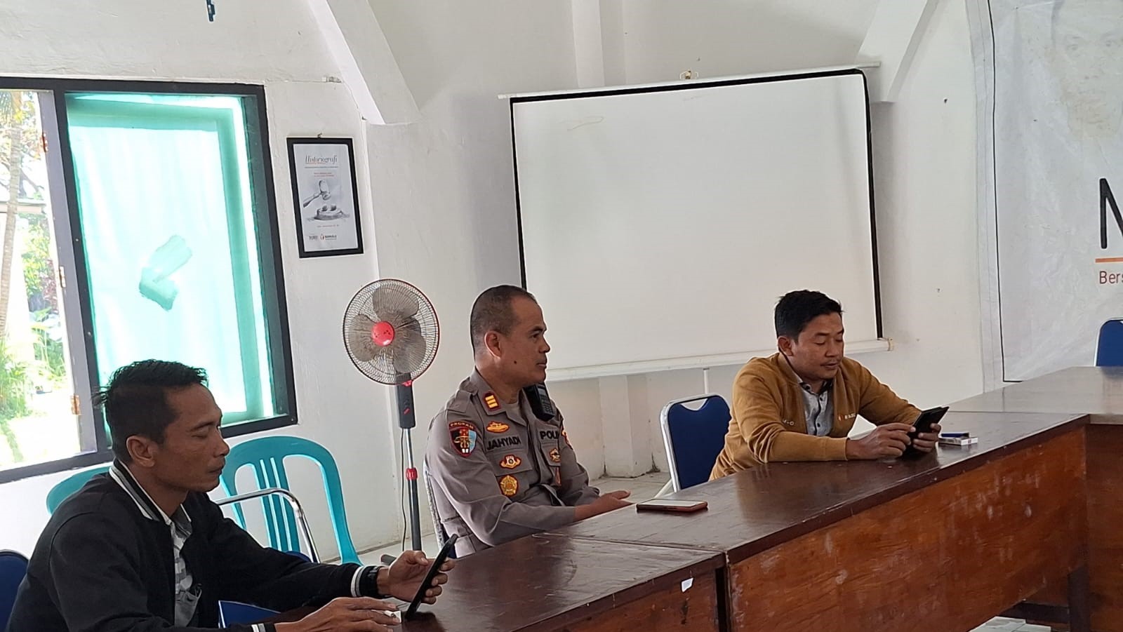 Program Jumat Curhat Polri Dialog Kapolsek Gerung dan Bawaslu Lombok Barat Soal Pilkada 2024