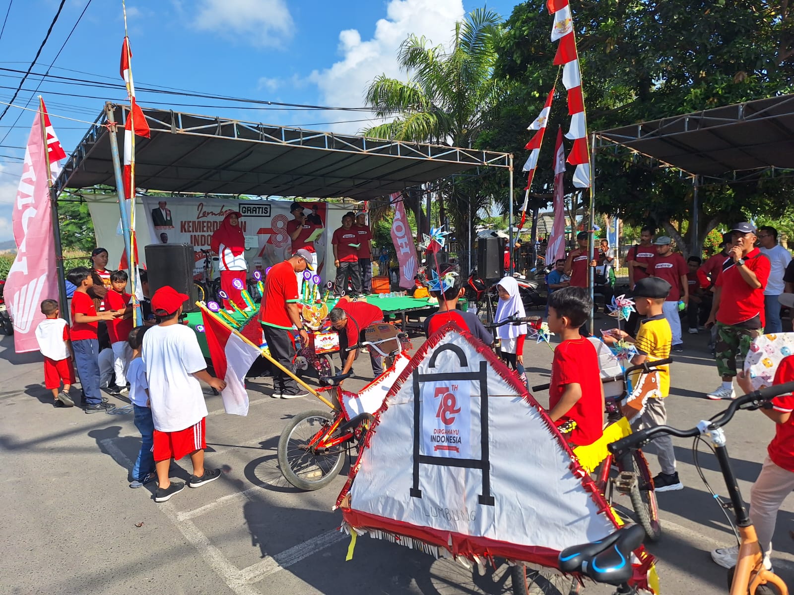 Sepeda Santai dan Sepeda Hias, Cara Asyik Rayakan HUT RI ke-78 di Perumda Lombok Barat