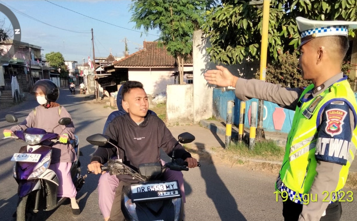 Sinergi Polri dan Dishub Lombok Barat Atasi Kemacetan dengan Metode Strong Point