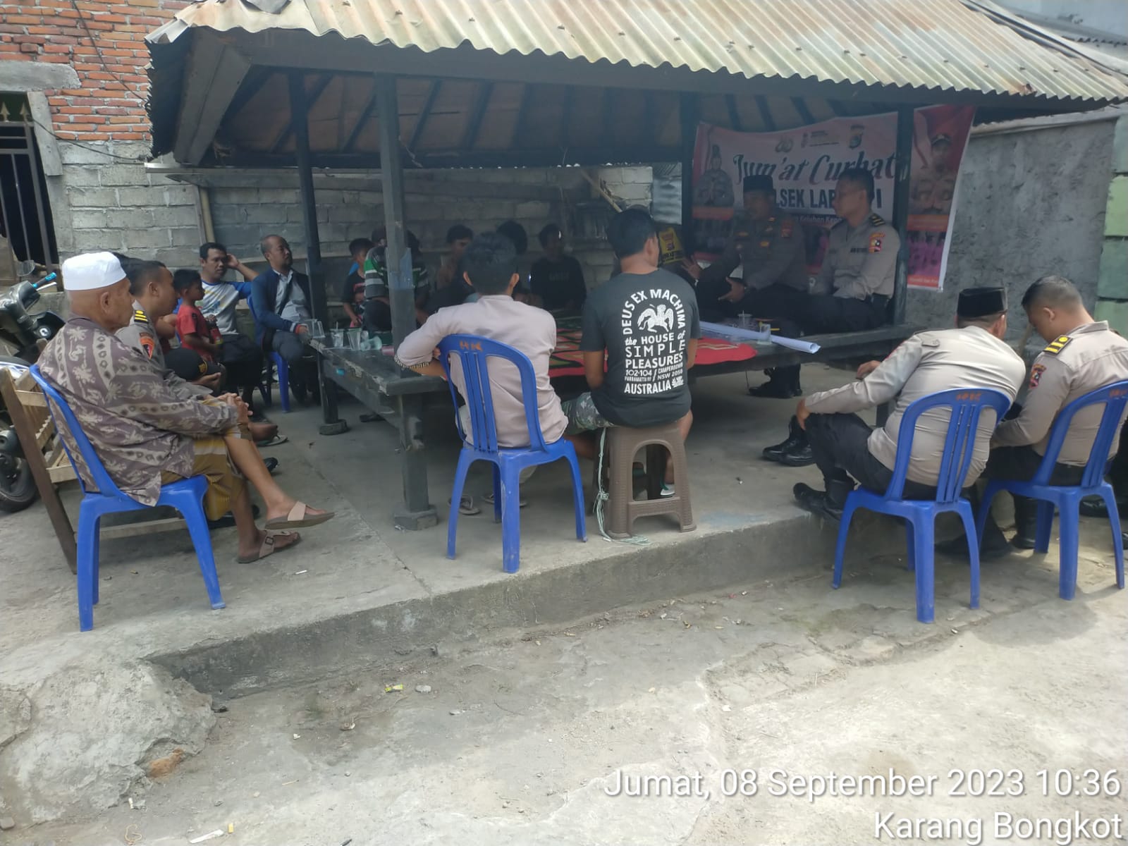 Bersama Warga, Kapolsek Labuapi Bahas Narkoba dan Kamtibmas