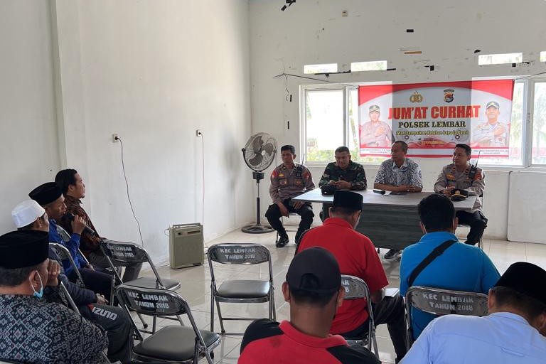 Jumat Curhat, Kapolsek Lembar Ajak Pemkab dan Kades Bersinergi Jaga Kamtibmas