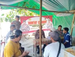 Jumat Curhat Polsek Kawasan Pelabuhan Lembar: Ajak Pedagang Asongan dan Petugas Kebersihan Jalin Komunikasi dan Kerjasama