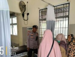 Polsek Lembar Bantu Korban Kecelakaan yang Terjatuh dari Sepeda Motor Akibat Kabel Listrik