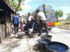 Polres Lombok Barat Berbagi Air Bersih Sebanyak 5000 Liter untuk Masyarakat Sekotong