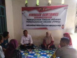 Polsek Gerung Sosialisasikan Pencegahan TPPO Khususnya PMI Ilegal di Dusun Bermi Karang Dalam Barat