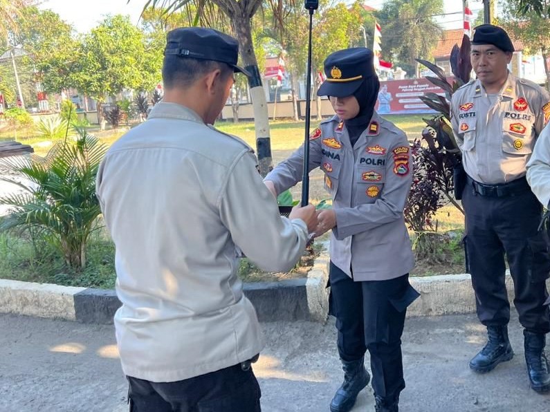 Polsek Kediri Beri Makanan Bergizi dari Telur untuk Balita Stunting