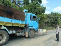 Pengamanan dan Pengaturan Lalu Lintas: Ini yang Dilakukan Polsek Labuapi di Jalan Raya Bengkel-Merembu