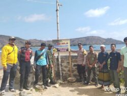 Polsek Sekotong dan BKSDA NTB Pasang Himbauan tentang Buaya di Teluk Sepi