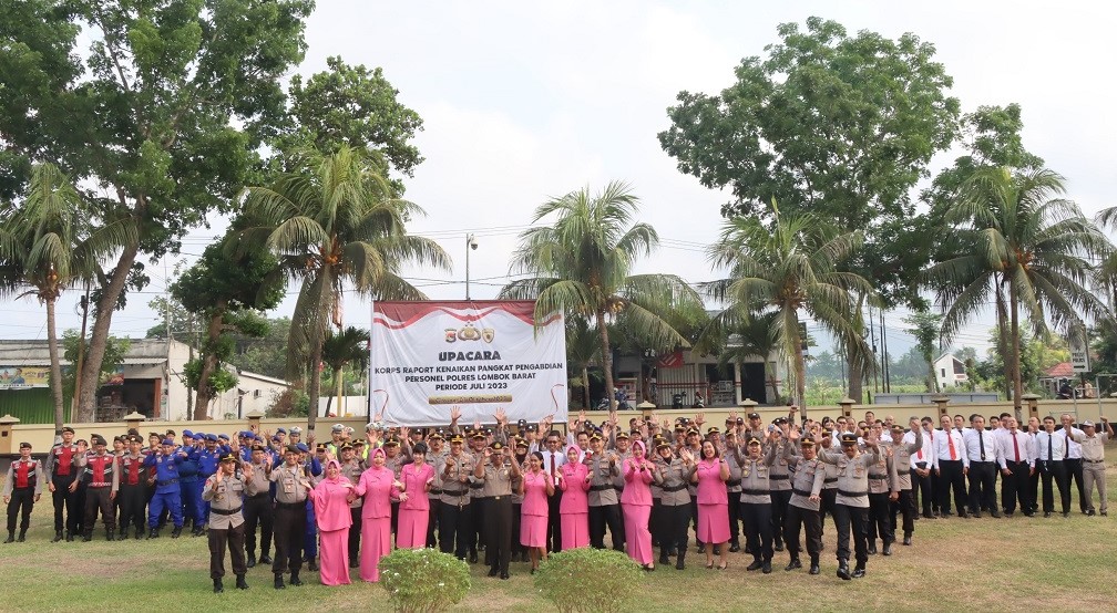 Kapolres Lombok Barat AKBP Bagus Nyoman Gede Pimpin Upacara Korps Raport