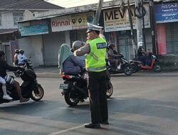 Polsek Batulayar Gelar Pengaturan Lalu Lintas Pagi, Amankan Anak Sekolah