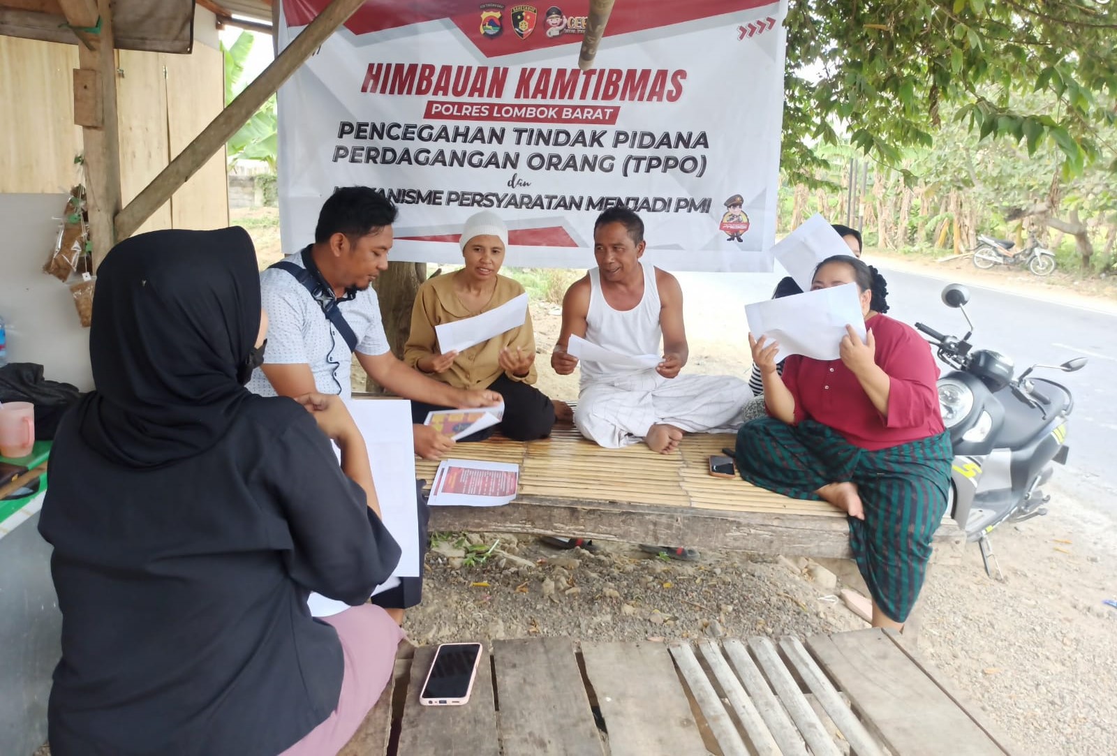 Polsek Sekotong Sosialisasikan TPPO ke Masyarakat Desa Cendi Manik