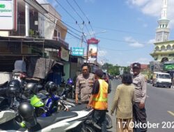 Sat Binmas Polres Lombok Barat Silaturahmi dan Bimbing Teknis Tukang Parkir