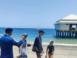 Satpolairud Polres Lombok Barat Himbau Pengunjung Pantai Senggigi Berhati-hati