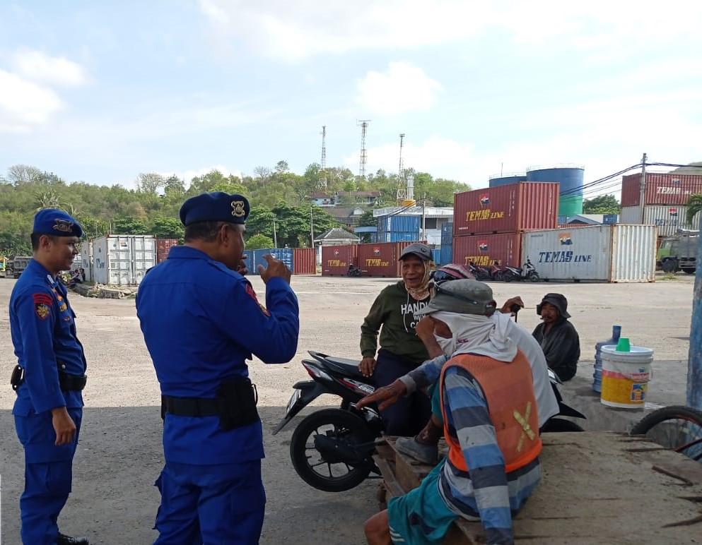 Patroli dan Himbauan Kamtibmas di Pantai Senggigi dan Pelabuhan Pelindo III Lembar oleh Pola