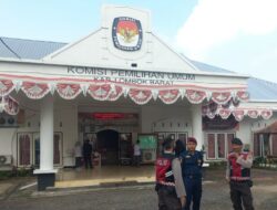 Polres Lombok Barat Patroli Kantor KPU Gerung Antisipasi Gangguan Kamtibmas Pemilu 2024