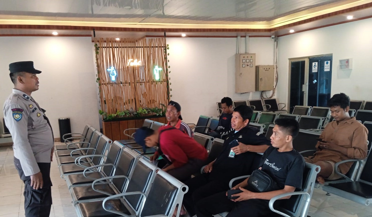 Polres Lombok Barat Gelar Sosialisasi Pemilu 2024 di Pasar Eyat Mayang dan Pelabuhan Lembar
