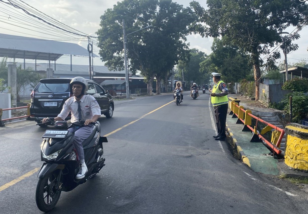 Sat Lantas Polres Lombok Barat Gelar Gatur Pagi Cegah Laka Lantas