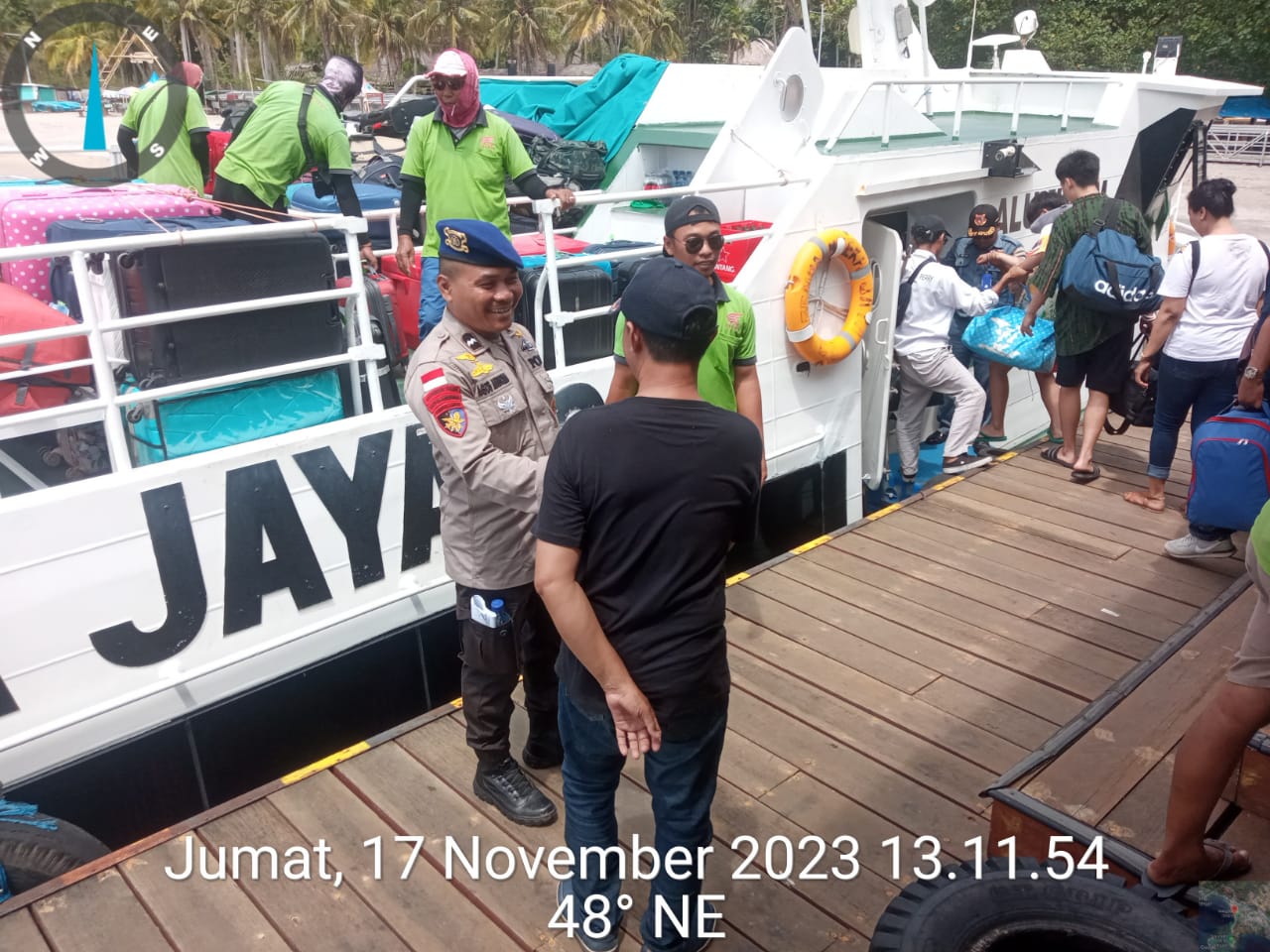 Satpolairud Polres Lombok Barat Mempertahankan Keamanan dan Ketertiban di Pantai Senggigi Lombok Barat