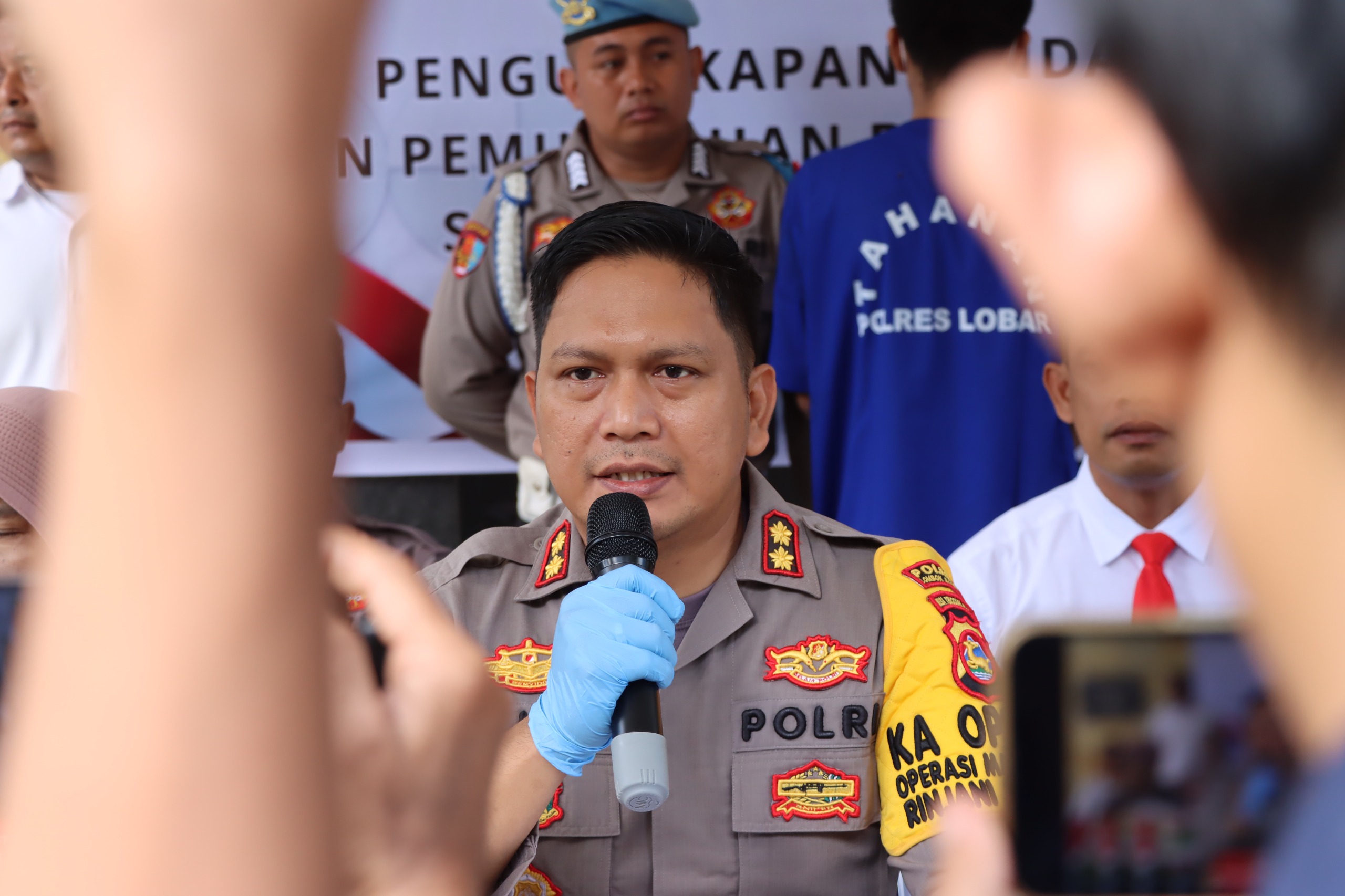 Dua Pengedar Ganja Dengan Modus ‘Sendal Gunung’ Ditangkap di Lombok Barat