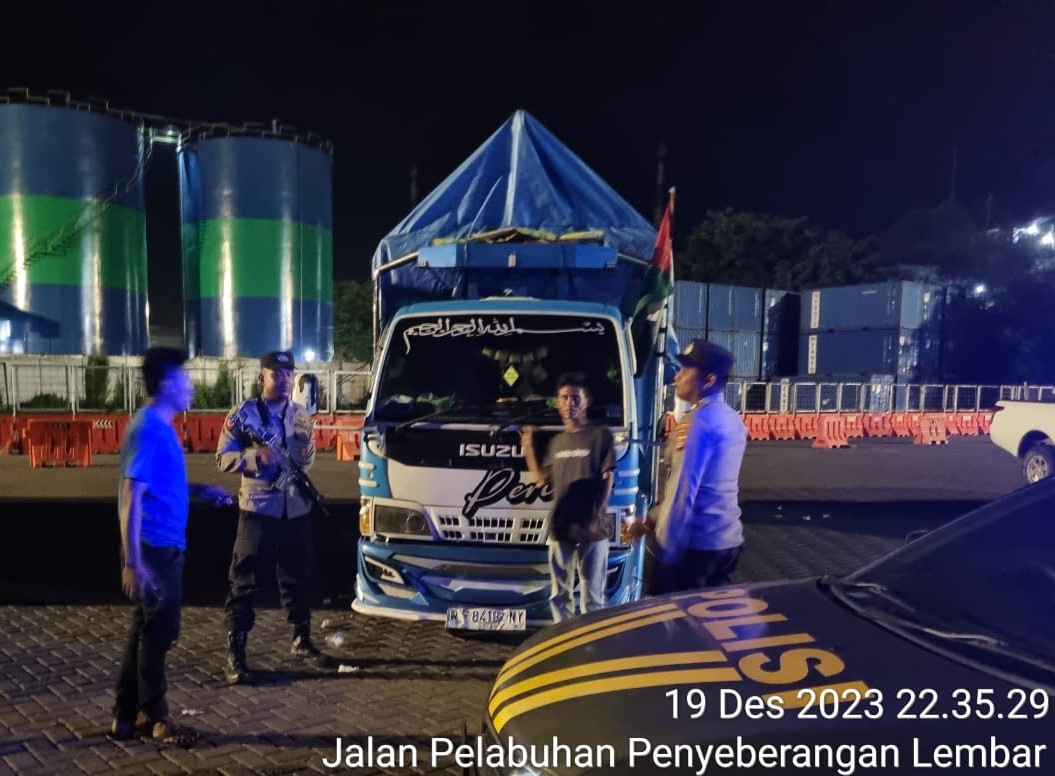 Patroli Blue Light Cegah Pungli dan Premanisme di Pelabuhan Lembar