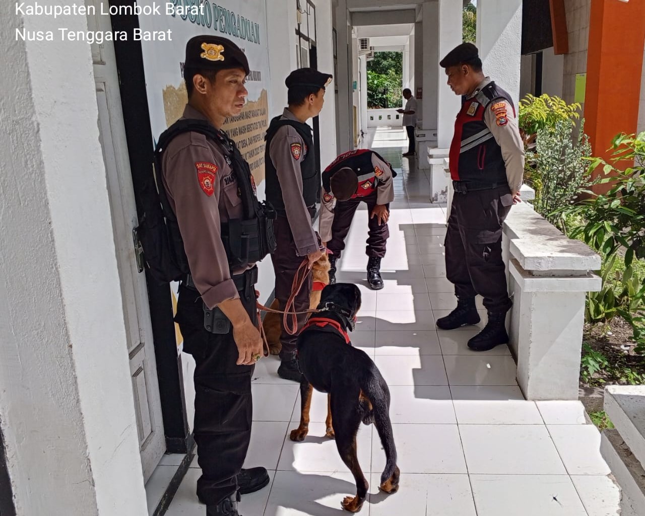 Patroli Sterilisasi Polres Lombok Barat untuk Menjaga Keamanan Pemilu Serentak 2024