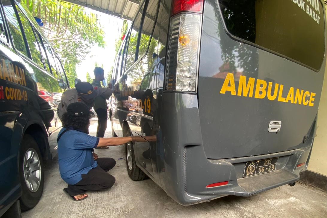 Polres Lombok Barat Dukung Pengamanan Kampanye Pemilu dengan Mobil Ambulance