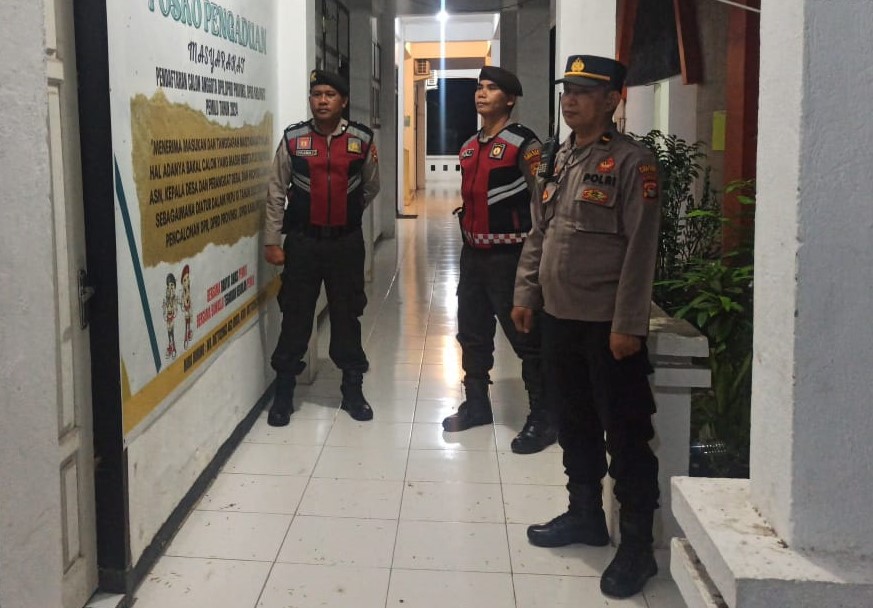 Polres Lombok Barat Mengamankan Kantor Bawaslu Jelang Pemilu 2024