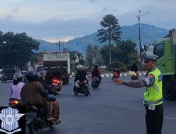 Gatur Sore di Bundaran Gms, Sat Lantas Polres Lombok Barat Antisipasi Kecelakaan
