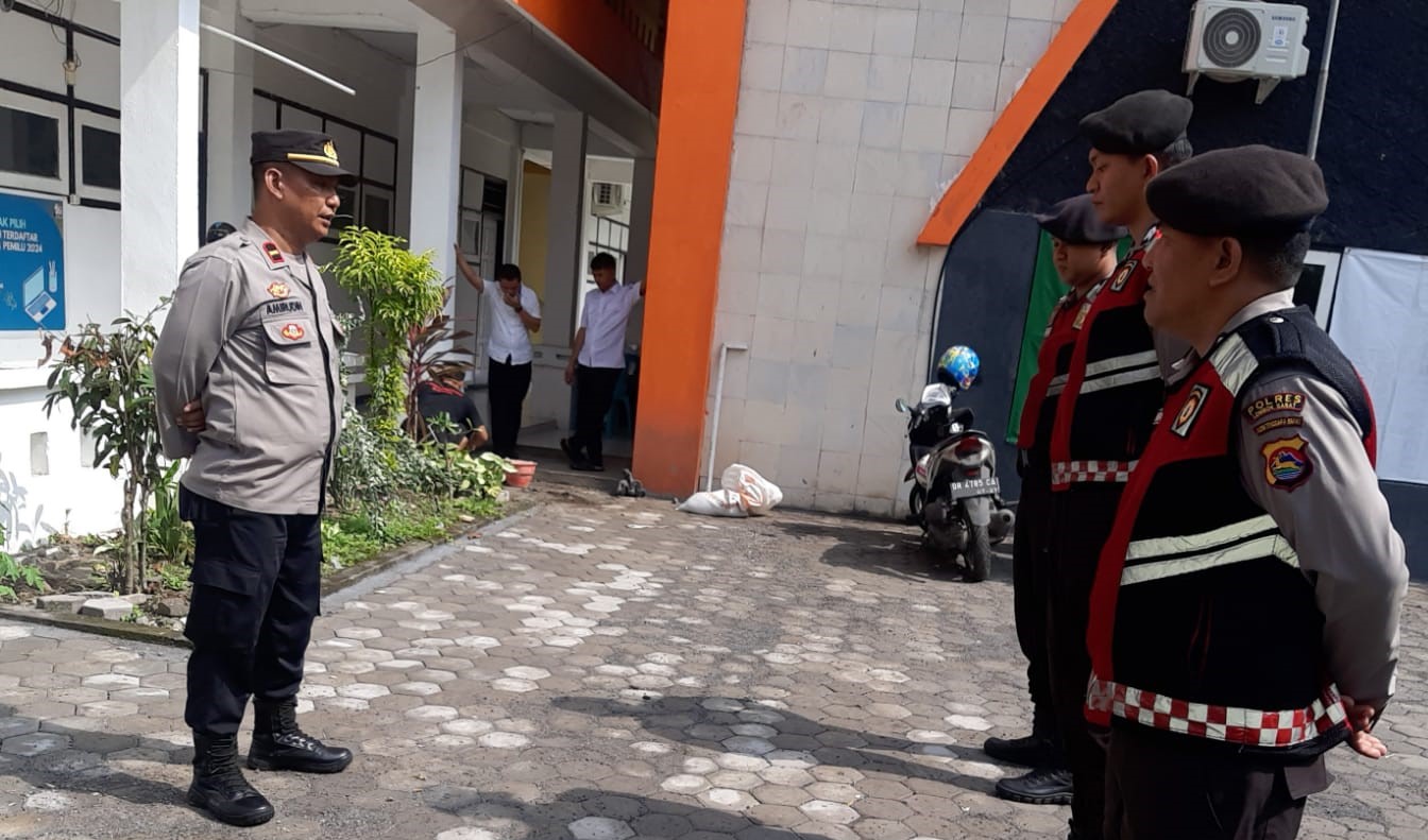 Kegiatan Pengamanan Kantor Bawaslu Kabupaten Lombok Barat Menjelang Pemilu Serentak Tahun 2024