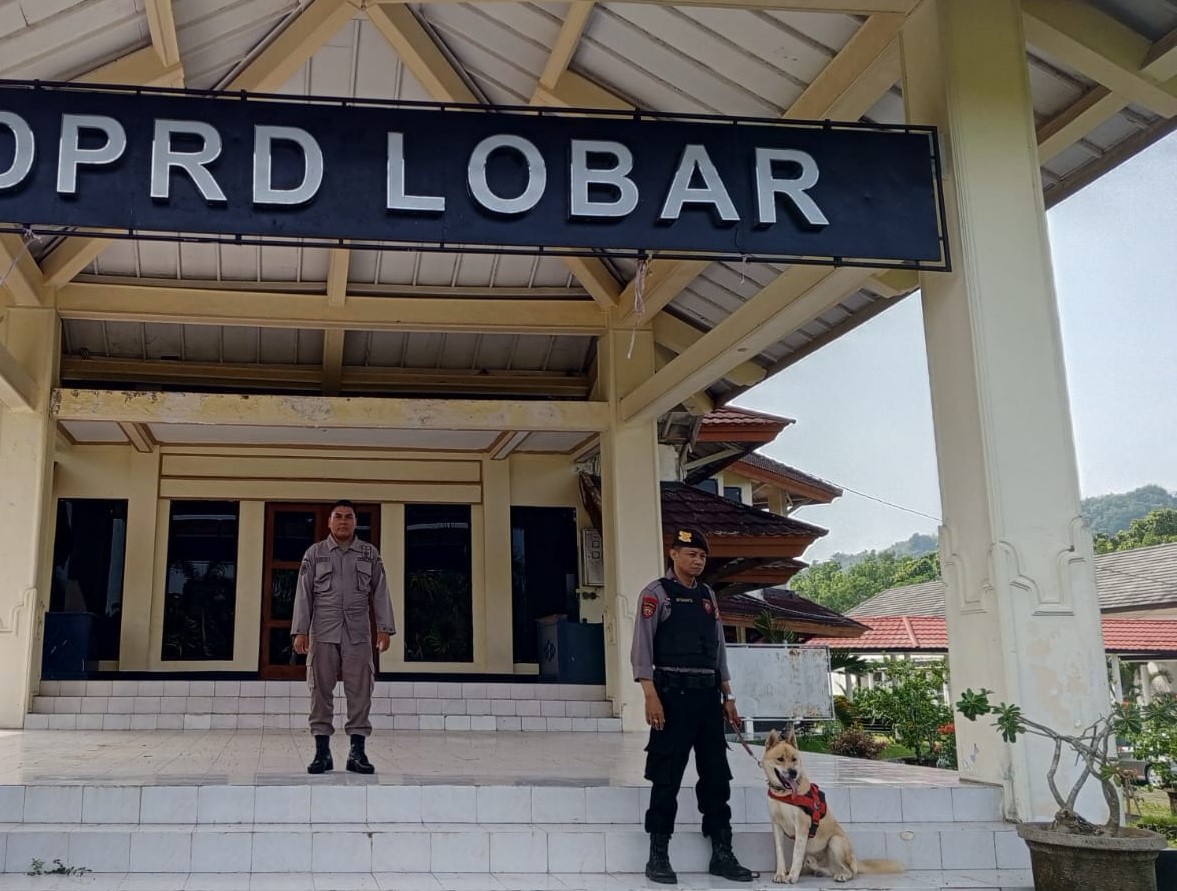 Patroli dan Sterilisasi di Kantor DPRD Lombok Barat untuk Menjaga Keamanan Pemilu