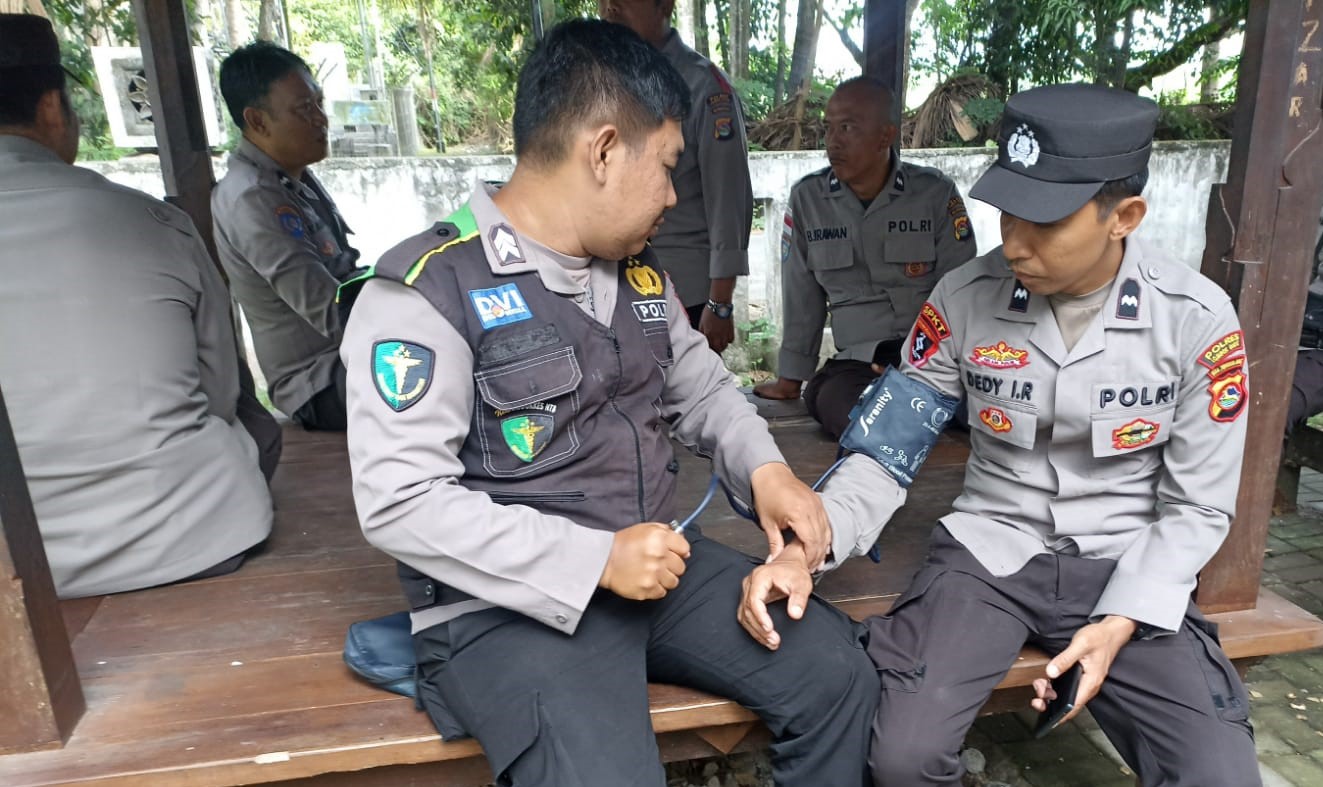 Polres Lombok Barat Melakukan Pengecekan Kesehatan Personel untuk Menjamin Keamanan Pemilu 2024