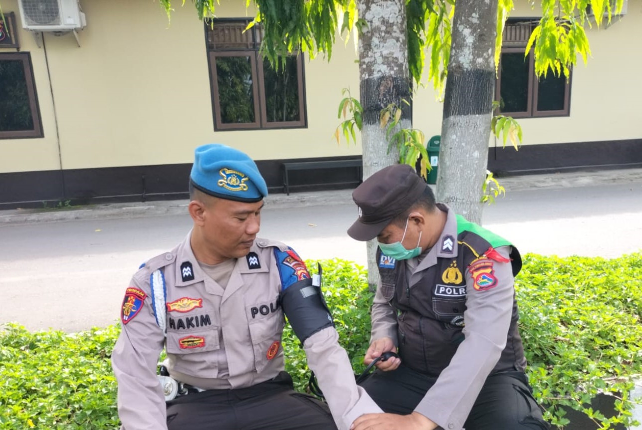 Polres Lombok Barat Siap Amankan Pemilu 2024, Personil Dilakukan Pemeriksaan Kesehatan