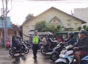 Ramai dan Macet Saat Ngabuburit di Batulayar? Tenang, Ada Polisi yang Atur Lalu Lintas