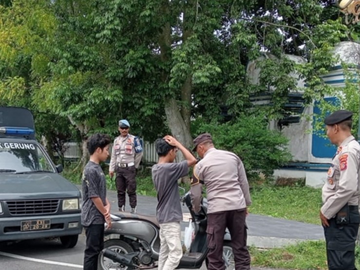 Patroli Rutin Polsek Gerung Ciptakan Situasi Kamtibmas Kondusif