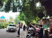 Polisi Jaga Ngabuburit di Lembar, Aman dan Lancar!