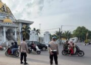 Polsek Gerung Gelar Pengaturan Lalu Lintas Sore, Bantu Warga Ngabuburit dan Sholat Maghrib