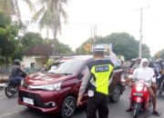 Sigap! Personel Polsek Kediri Turun ke Jalan Atur Lalu Lintas Pagi Hari