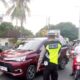 Sigap! Personel Polsek Kediri Turun ke Jalan Atur Lalu Lintas Pagi Hari
