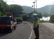 Pengaturan Lalu Lintas Sore Polsek Sekotong: Pelayanan Prima dan Himbauan Tertib Berkendara