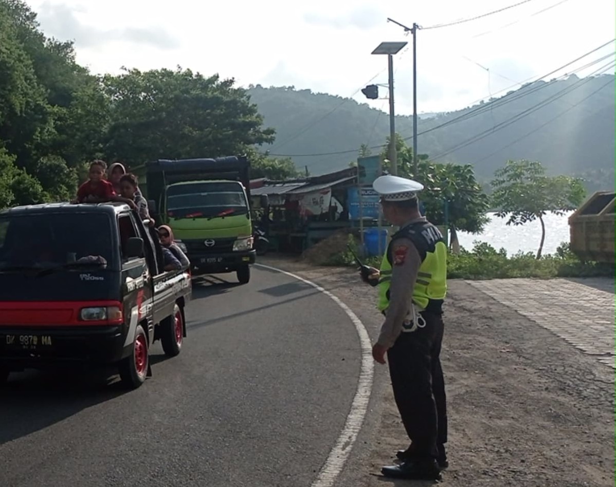 Polsek Sekotong Beri Pelayanan dan Himbauan di Wisata Mangrove