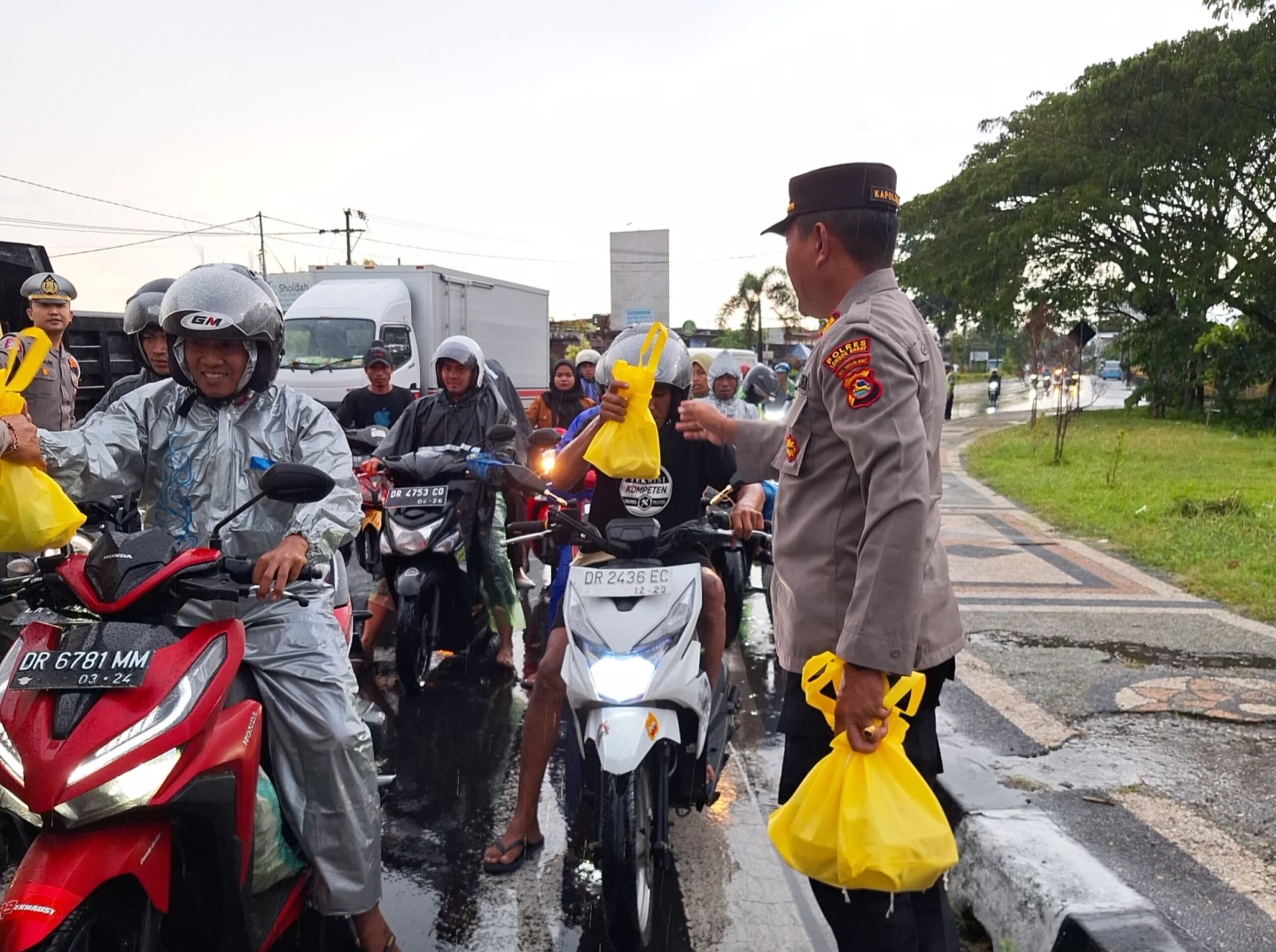 Polres Lombok Barat Tebar Kebaikan di Bulan Ramadhan