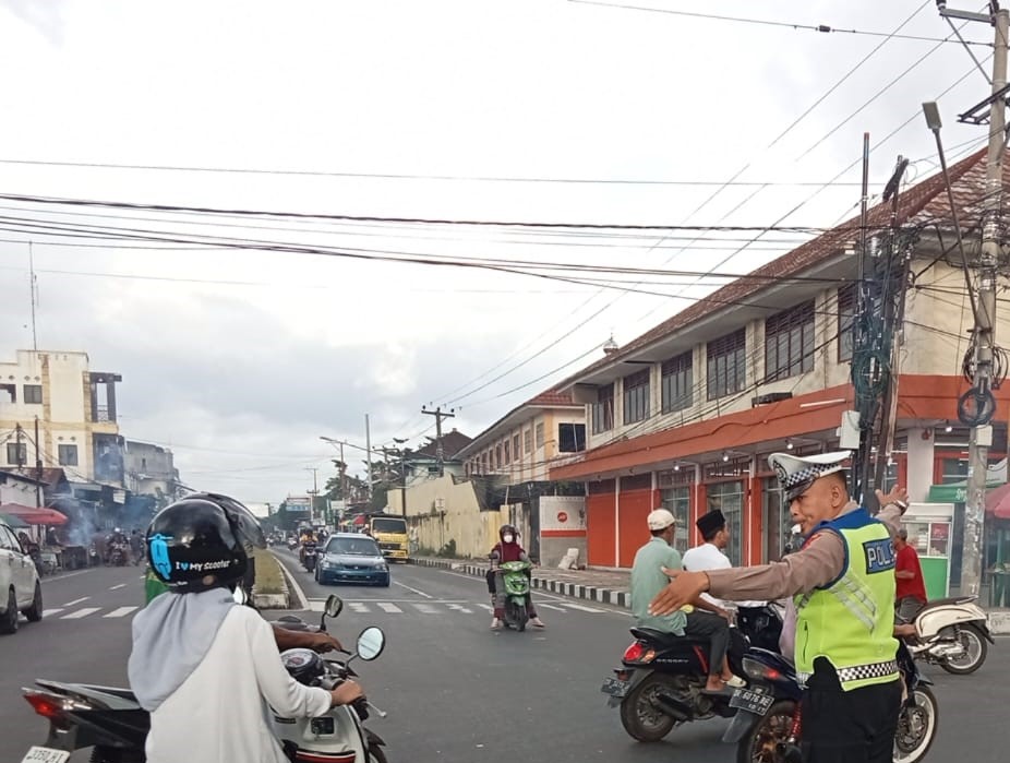 Polsek Kediri Gelar Rawan Sore, Amankan Arus Lalu Lintas dan Bantu Masyarakat Menjelang Buka Puasa