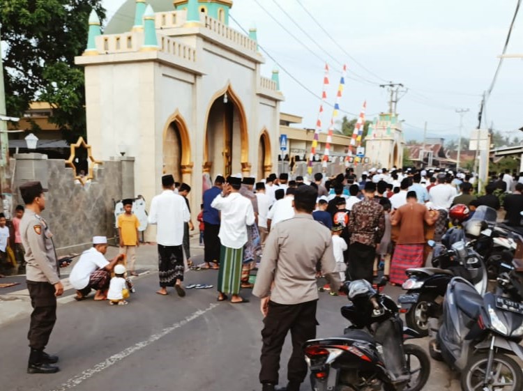 Ribuan Umat Muslim di Kediri Lombok Barat Tunaikan Sholat Ied Idul Fitri 1445 H dengan Aman dan Khusyuk