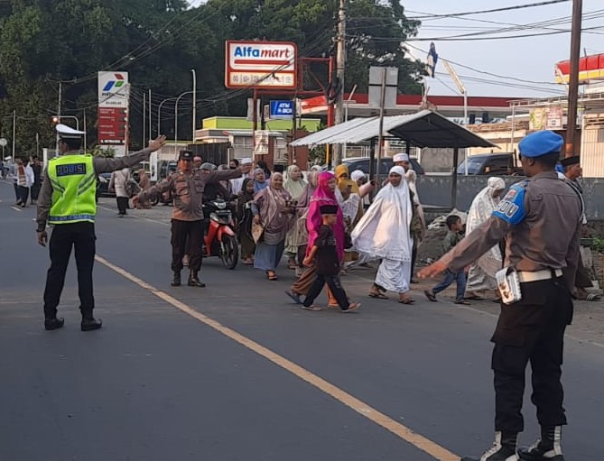 Ribuan Umat Muslim di Labuapi Semarakkan Sholat Idul Fitri 1445 H