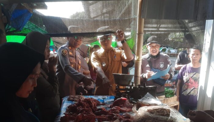 Inflasi Dipantau, Camat dan Kapolsek Labuapi Gelar Sidak Pasar Tradisional